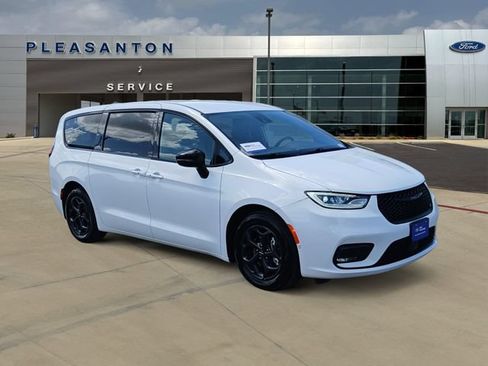 Used 2024 Chrysler Pacifica Limited FWD image 7