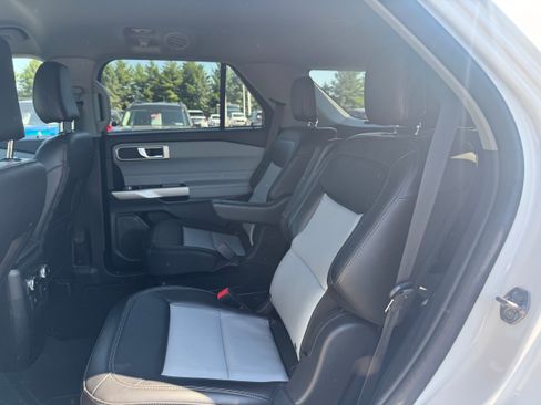 Used 2023 Ford Explorer XLT w/ Equipment Group 202A AWD/4WD image 10
