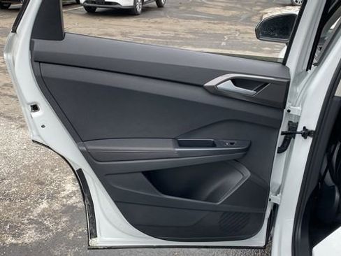 New 2026 Volkswagen Taos SE image 26