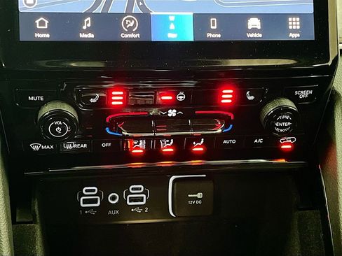 Used 2021 Jeep Grand Cherokee L Limited AWD/4WD image 16