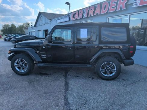 Used 2018 Jeep Wrangler Unlimited Sahara w/ LED Lighting Group AWD/4WD image 6