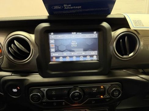 Used 2020 Jeep Wrangler Unlimited Sahara AWD/4WD image 37