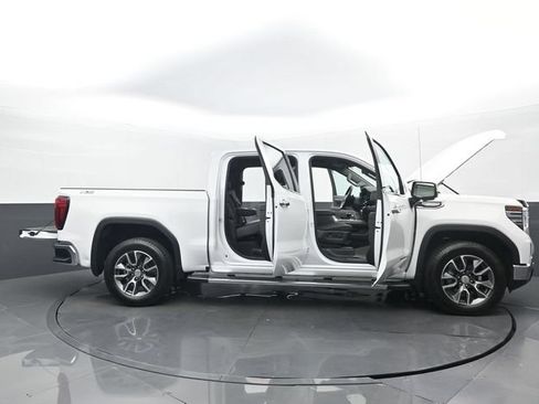 Used 2024 GMC Sierra 1500 SLT AWD/4WD image 33