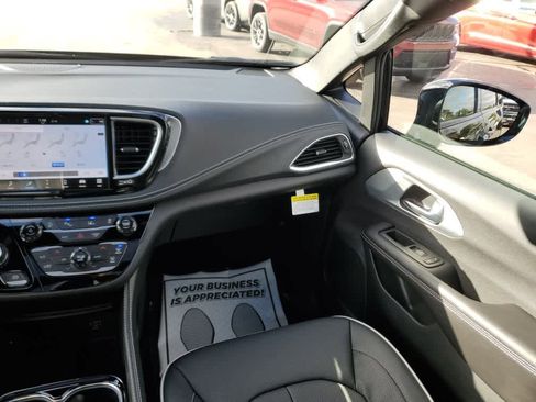 New 2026 Chrysler Pacifica Limited w/ S Appearance Package image 16