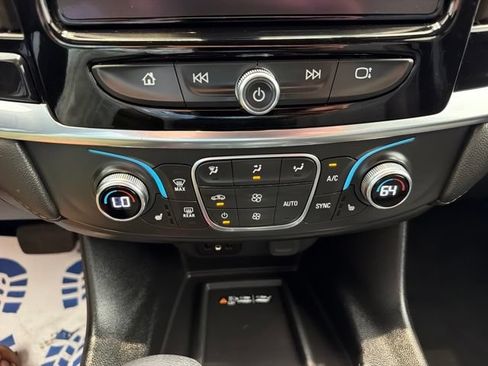 Used 2023 Chevrolet Traverse LT FWD image 22