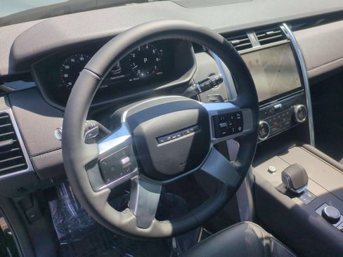 New 2026 Land Rover Discovery S AWD/4WD image 17
