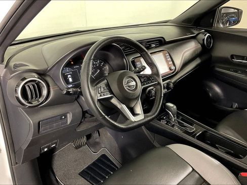 Used 2023 Nissan Kicks SR w/ SR Premium Package image 18