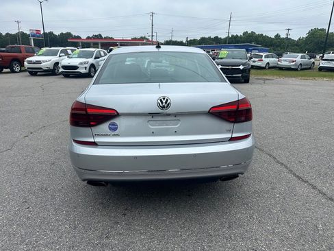 Used 2018 Volkswagen Passat 3.6 SEL Premium FWD image 4