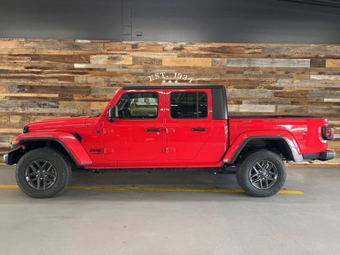 Used 2024 Jeep Gladiator Sport image 14