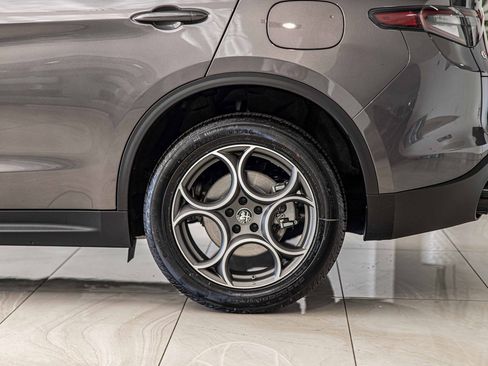 New 2025 Alfa Romeo Stelvio Sprint image 7