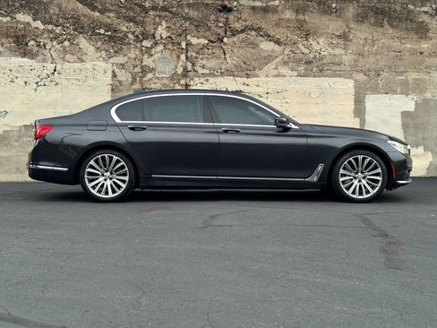 Used 2016 BMW 750i xDrive AWD/4WD image 4