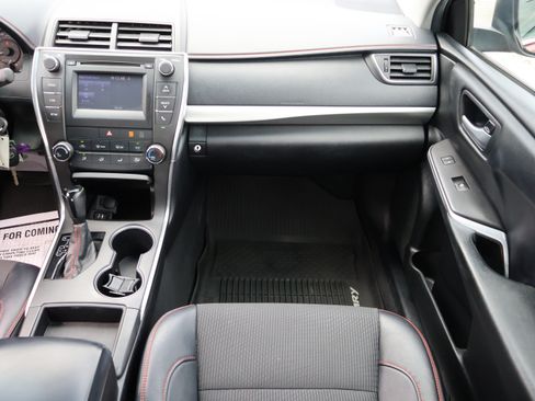 Used 2017 Toyota Camry SE FWD image 13