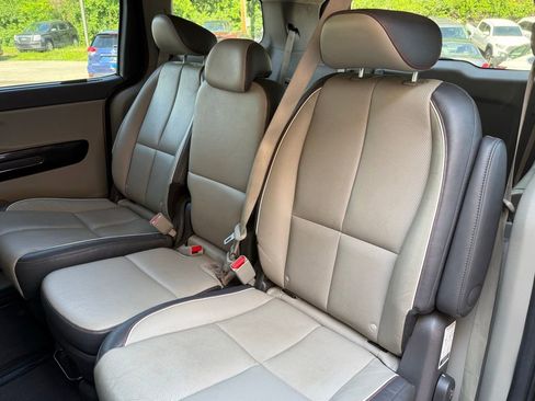 Used 2016 Kia Sedona EX FWD image 11