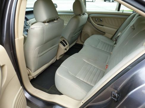 Used 2014 Ford Taurus SE FWD image 10