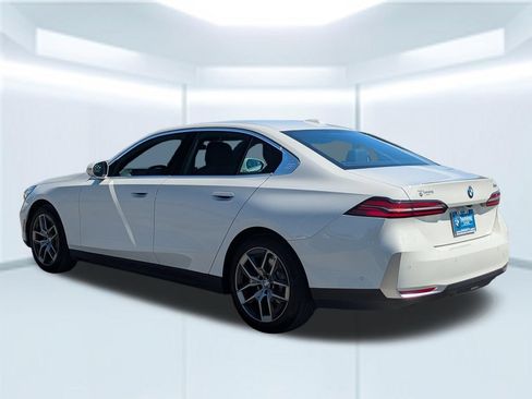 Used 2026 BMW 530i RWD image 3