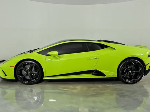 Used 2022 Lamborghini Huracan EVO RWD image 7