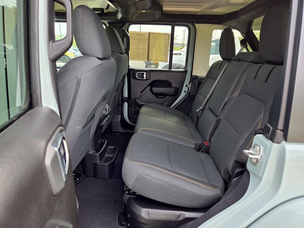 Used 2024 Jeep Wrangler Unlimited AWD/4WD image 27