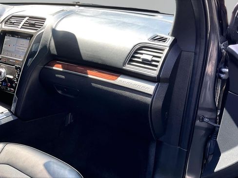 Used 2018 Ford Explorer Platinum AWD/4WD image 19