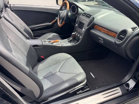 Used 2010 Mercedes-Benz SLK 300 image 13