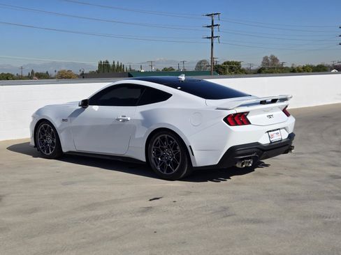 Used 2024 Ford Mustang GT Premium image 6