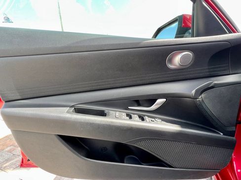 Used 2021 Hyundai Elantra SE FWD image 36