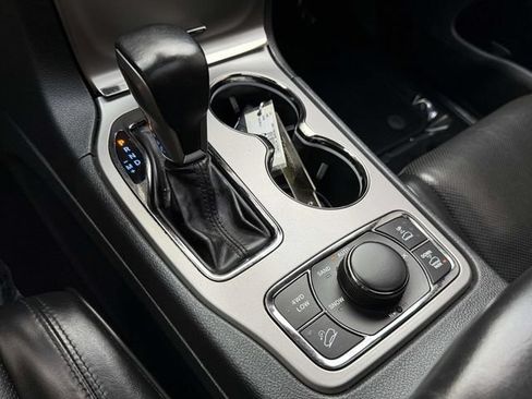 Used 2020 Jeep Grand Cherokee High Altitude AWD/4WD image 18