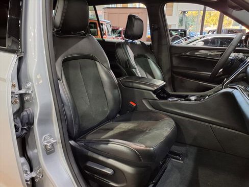 Used 2023 Jeep Grand Cherokee L Laredo image 23