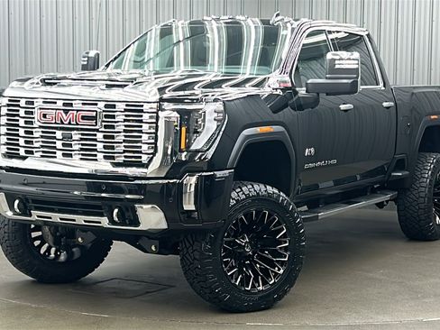 Used 2025 GMC Sierra 3500 Denali w/ Denali Reserve Package image 1