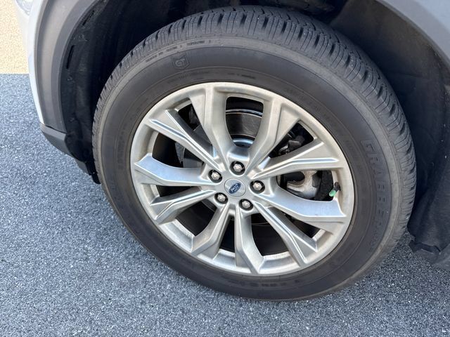 Used 2021 Ford Explorer XLT w/ Equipment Group 202A AWD/4WD image 14
