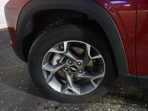 Certified 2025 Chevrolet Trax LT w/ LT Convenience Package image 28