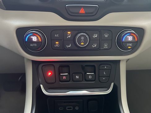 Used 2018 GMC Terrain Denali w/ Advanced Safety Package image 31