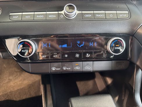 Used 2024 Hyundai Elantra SEL image 26