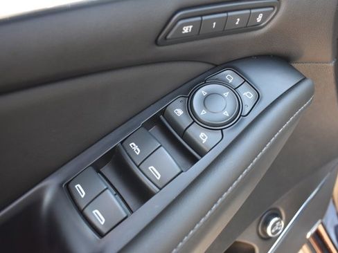 Used 2023 Buick Enclave Avenir w/ Avenir Technology Package FWD image 12