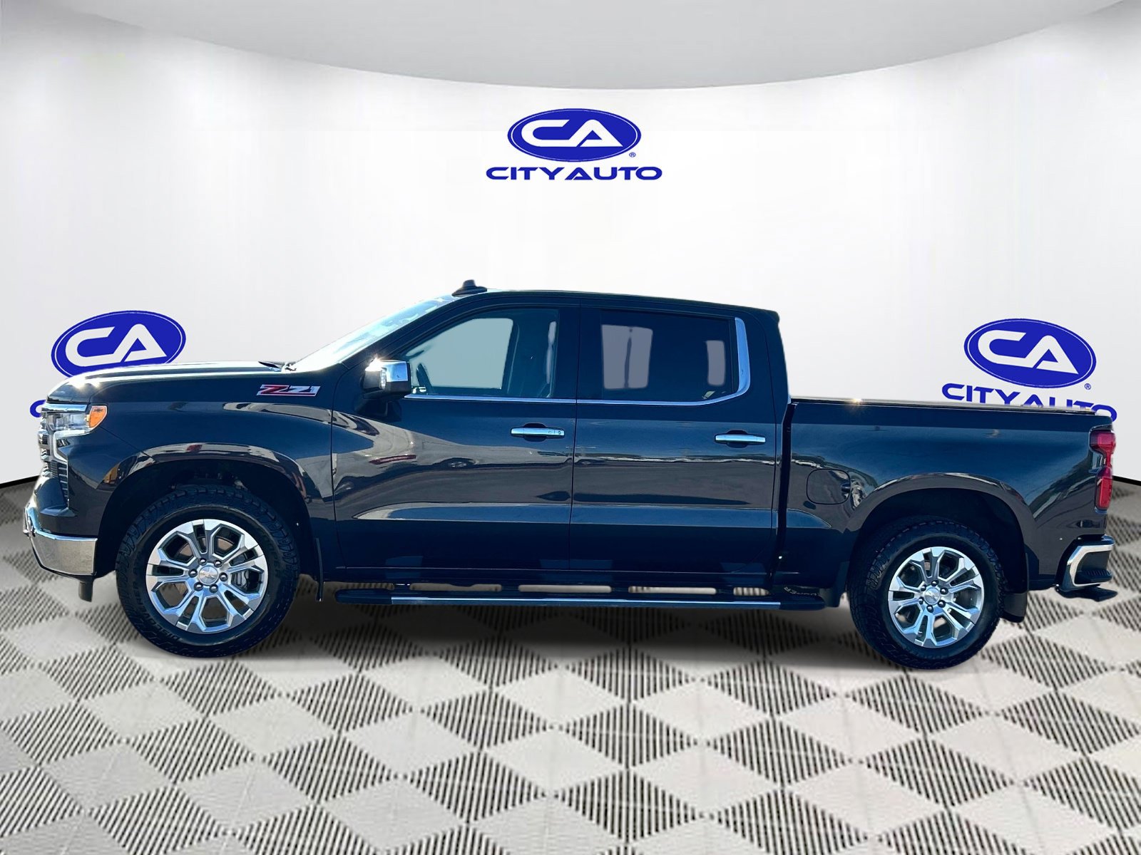 Used 2024 Chevrolet Silverado 1500 LTZ AWD/4WD image 7