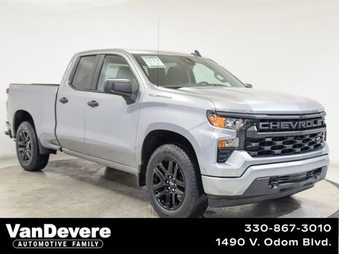 Used 2023 Chevrolet Silverado 1500 Custom image 1