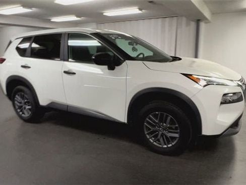 Used 2023 Nissan Rogue S image 2