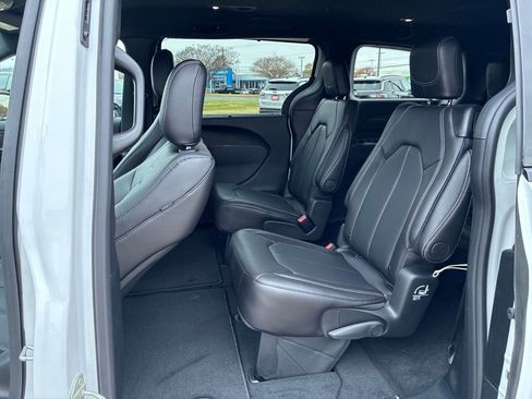 New 2026 Chrysler Pacifica Select w/ S Appearance Package image 24