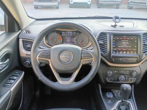 Used 2018 Jeep Cherokee Limited AWD/4WD image 29