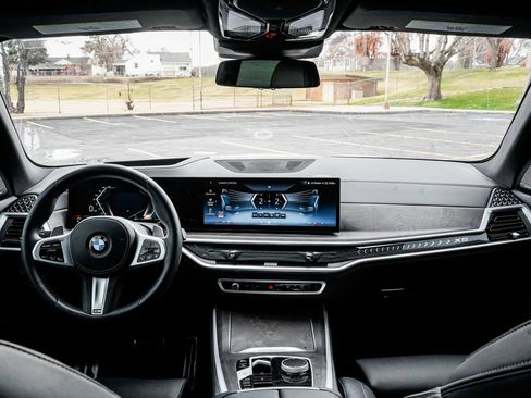 Used 2024 BMW X5 xDrive40i w/ M Sport Package image 12