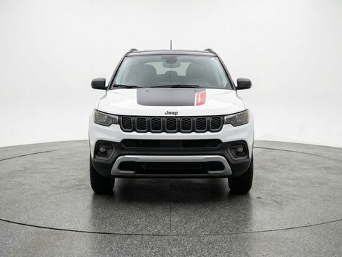 Used 2025 Jeep Compass Trailhawk AWD/4WD image 2