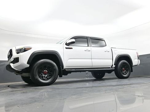 Used 2017 Toyota Tacoma TRD Pro AWD/4WD image 33