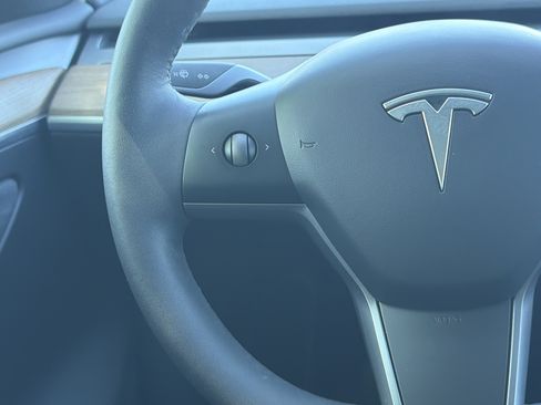 Used 2023 Tesla Model Y Long Range AWD/4WD image 18