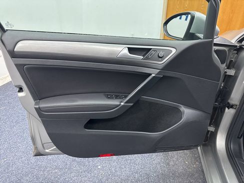 Used 2015 Volkswagen Golf S image 5