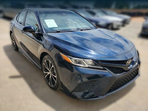 Used 2018 Toyota Camry SE w/ Convenience Package FWD image 17