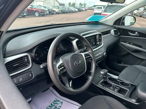 Used 2020 Kia Sorento LX FWD image 2