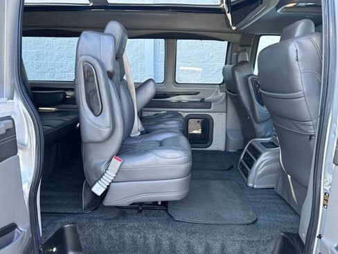 Used 2021 GMC Savana 2500 LS w/ Enhanced Convenience Package image 27