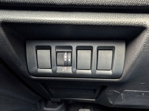 Used 2025 Subaru Outback Premium image 31