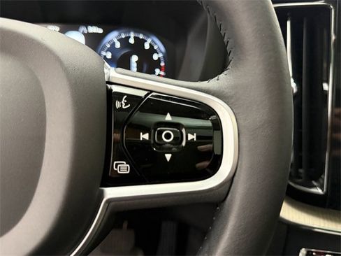 Used 2020 Volvo XC60 T5 Inscription w/ Protection Package image 17