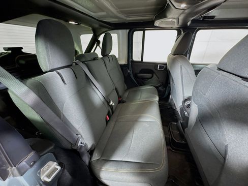 Used 2024 Jeep Wrangler Unlimited image 25