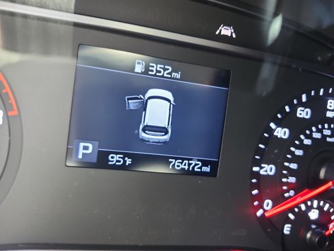 Used 2022 Kia Soul LX w/ Technology Package FWD image 11